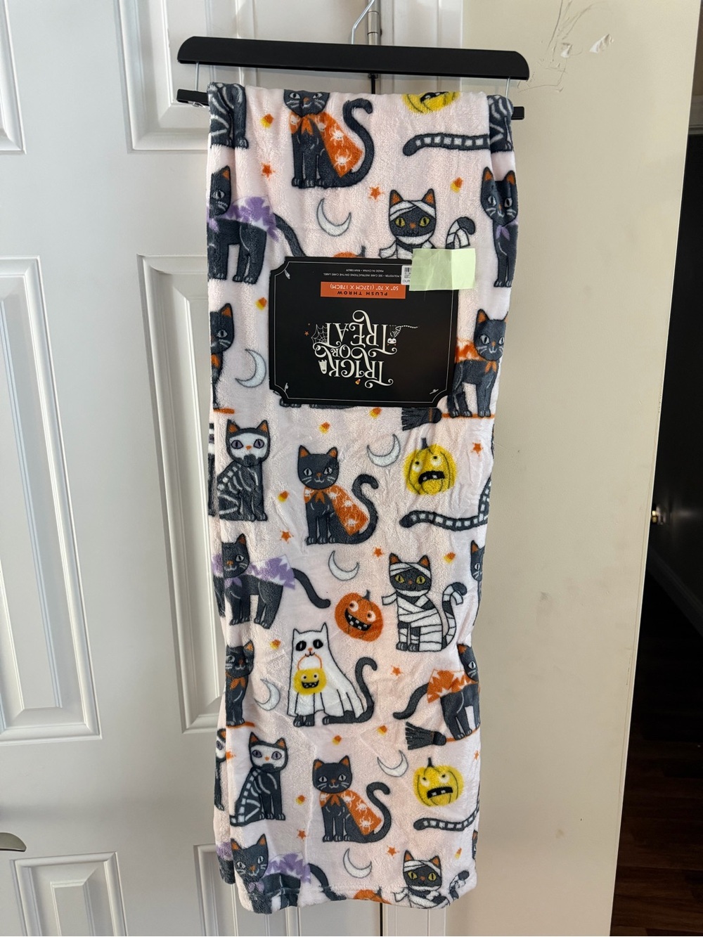 Halloween Trick or Treat Plush Throw Blanket with Cats in Costumes